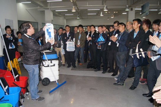 The new product, ride on sweeper GTS1250, also attracted the interest of overseas customers.